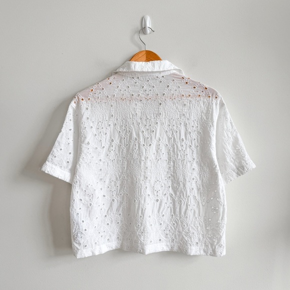 New! ABERCROMBIE • Short-Sleeve Cropped Schiffli Shirt in White - Picture 7 of 13